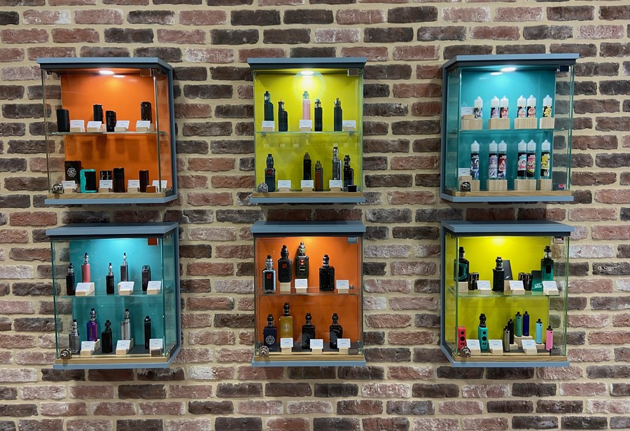Le Petit Vapoteur Electronic Cigarette and E Liquid store Chalon sur Saône 